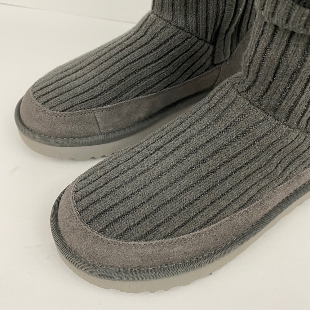 Ugg • Classic Logo Boots - Picture 3 of 9